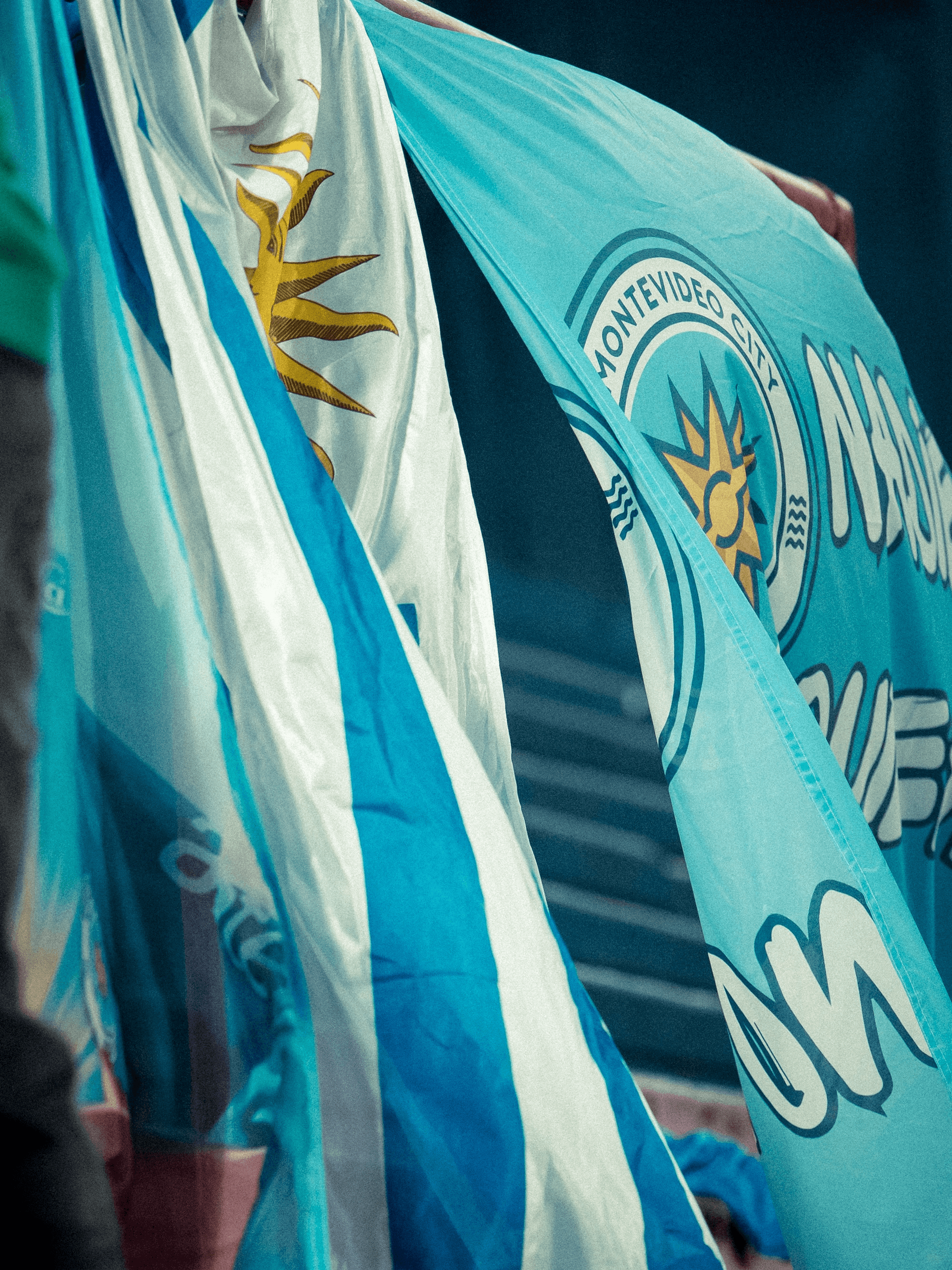 Banderas celestes de Montevideo City Torque